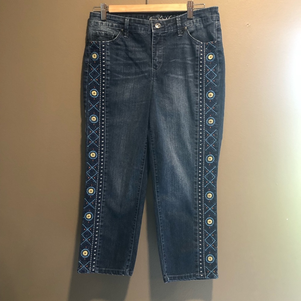 Gloria Vanderbilt Embroidered Capri Jodyn Denim Jeans, 6